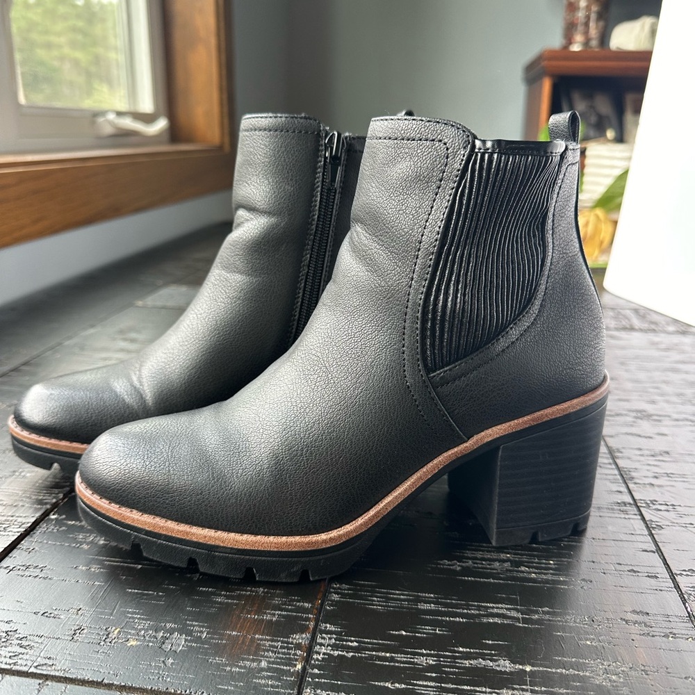 Naturalizer Madalynn boots 7.5